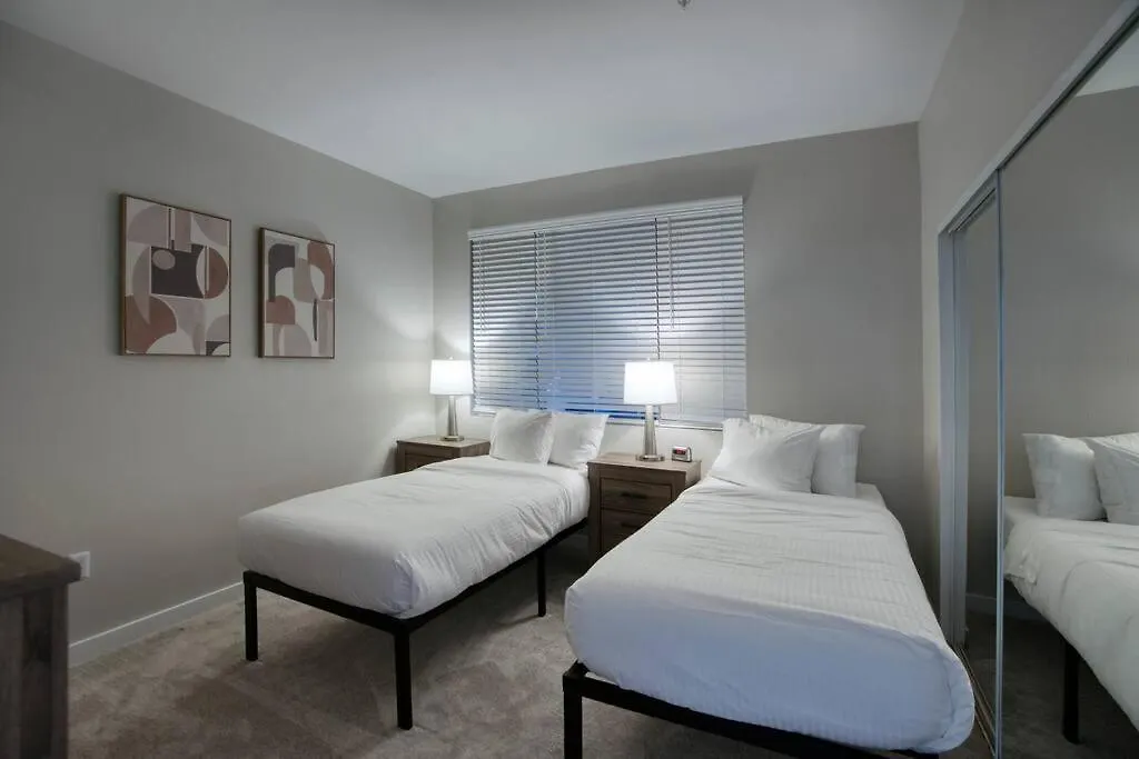 Modern 3-Br Condo Near Kierland Commons Scottsdale